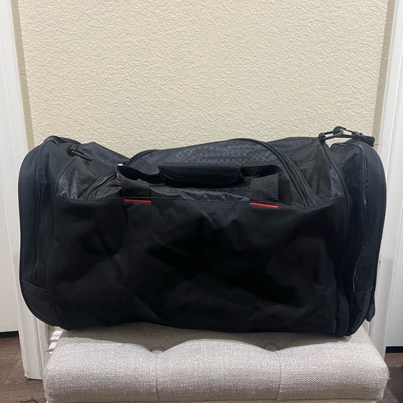 NWOT Toyota Black Duffel Bag by Leeds - Picture 4 of 11